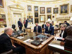 Trumpβs βWeekend Workβ Photo Under Scrutiny After Users Spot Strange Props and Possible Photo-Op