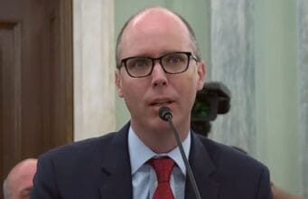 MAGA Ally Slams Trump as βWeak and Rudderlessβ on Economy